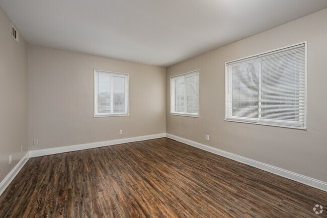 1BR, 1BA - 525SF - Living Room
