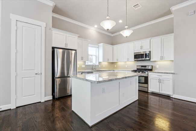 Photo - 812 Fisher St