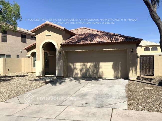 Building Photo - 10538 W Roanoke Ave