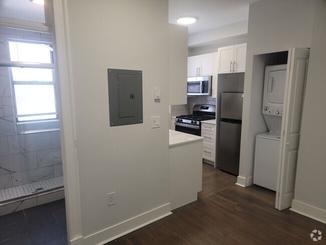 Building Photo - Studio plus with in unit laundry available... Rental