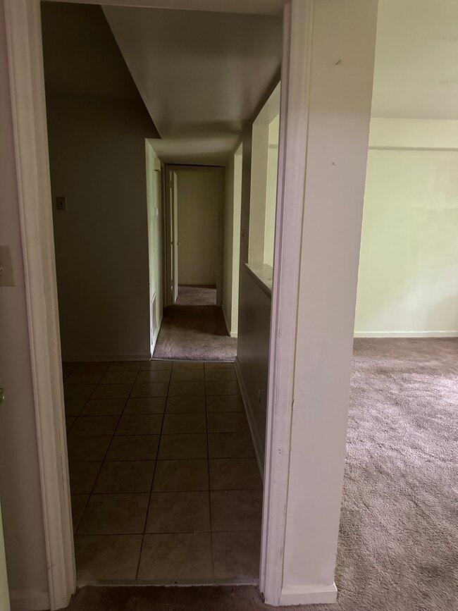 Photo - Hill Court Apartments