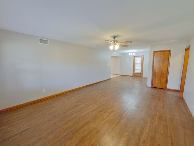 Photo - 2122 S Chautaqua