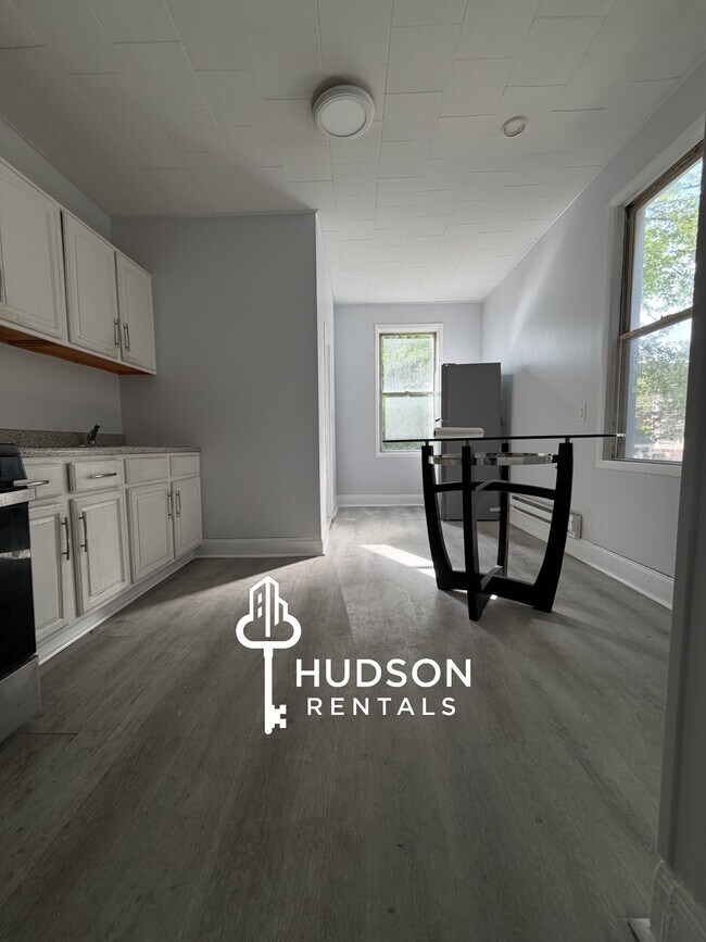 34 Clerk St 1R - 32 Clerk St Unit 1R