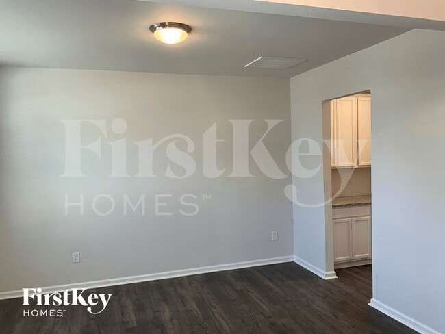 Photo - 421 Stonefence Dr