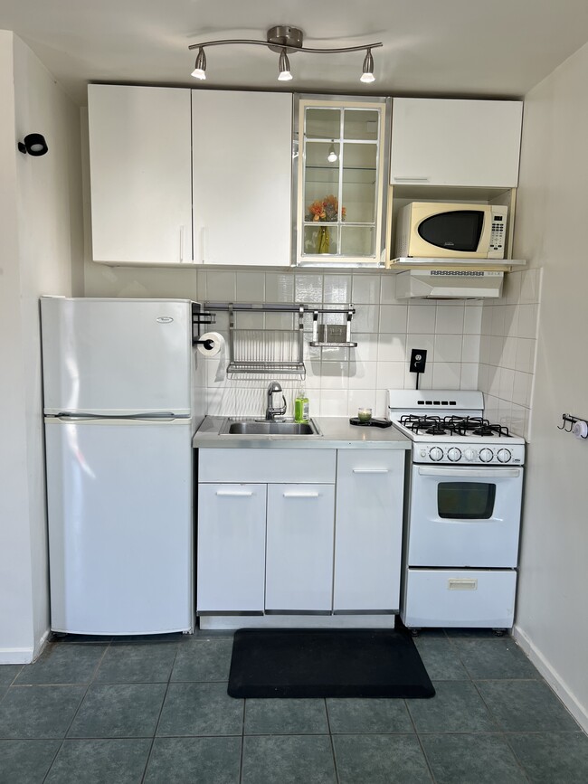 Building Photo - 11881 Jefferson Blvd Unit 3