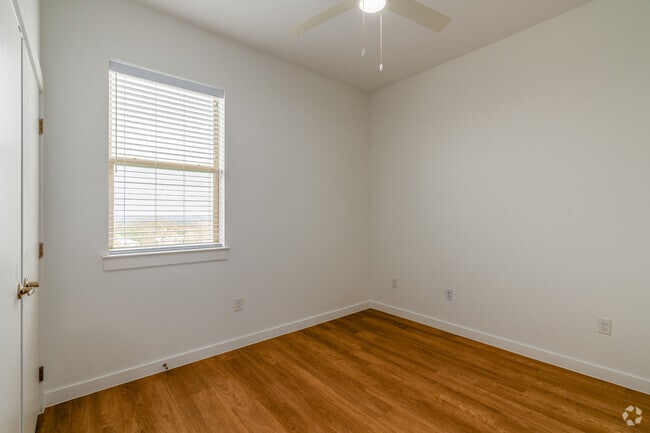 3BR, 2BA - 1228SF - Secondary Bedroom