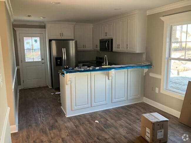 Building Photo - 5240 Castlewood Dr Rental