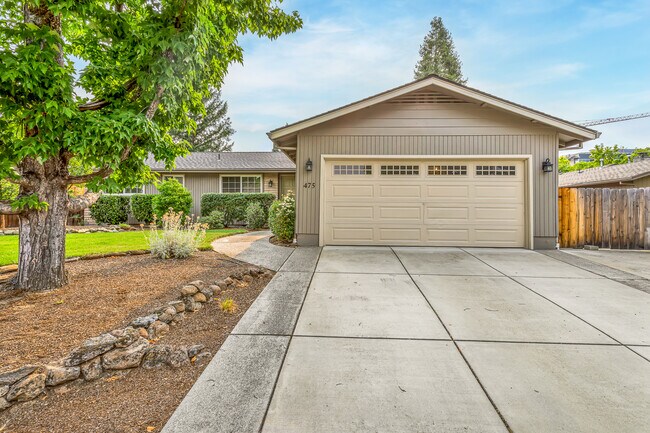 Photo - 475 Sutter Ave