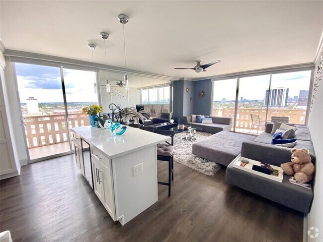 Building Photo - 2016 Main St Unit 1702 Rental