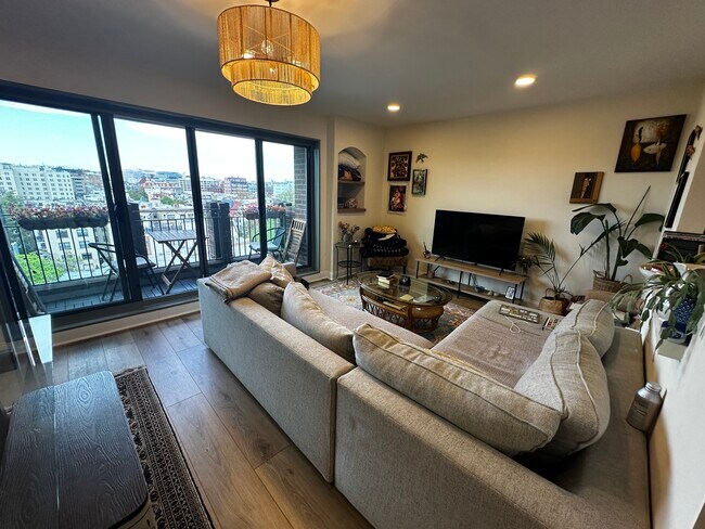 Photo - 1280 21st St NW Unidad #905