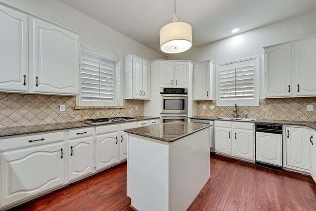 Photo - 806 Shadow Glen Dr
