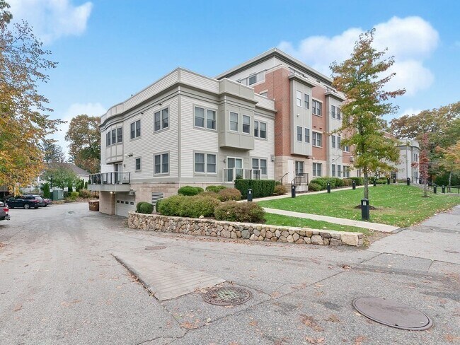 Photo - 321 Hammond Pond Pkwy Unit 106