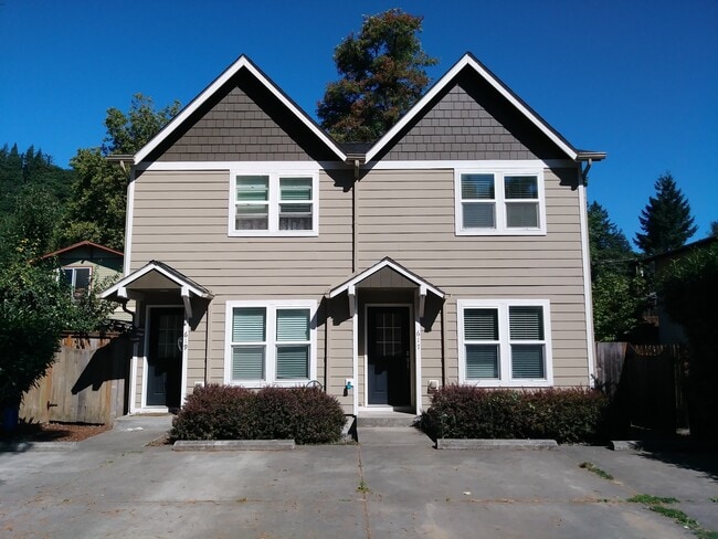 Building Photo - 617 NW 9th Ave Unit 1