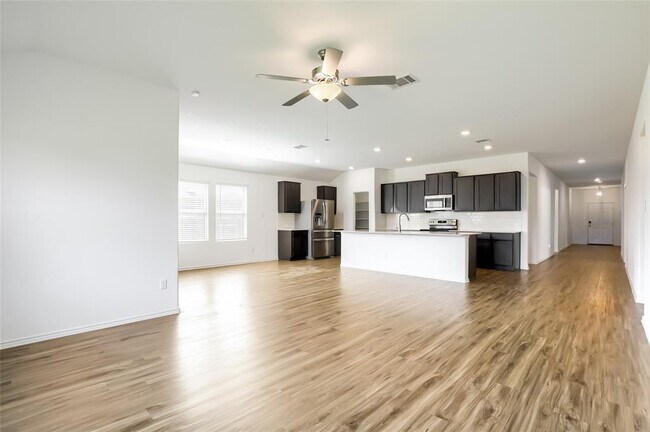Photo - 309 Colthorpe Ln