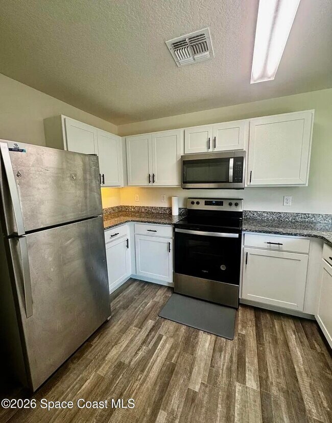 Photo - 251 Breakwater St SE
