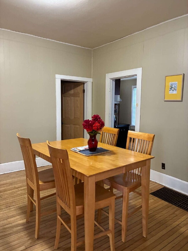 Photo - 4 Bedroom, 2 Full Bathroom Home With Central Air & Large Yard