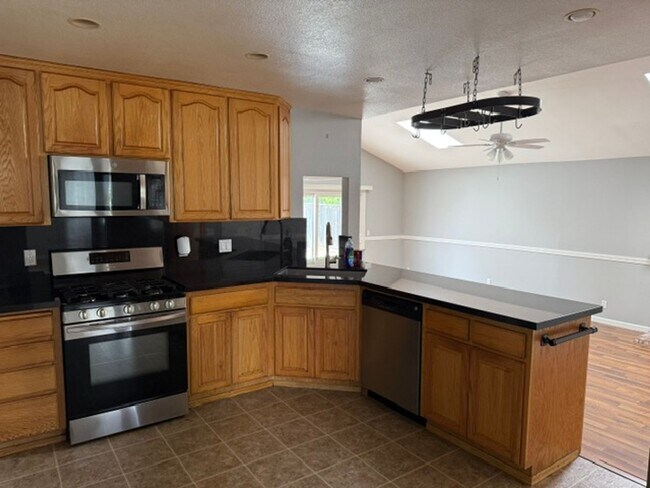 Photo - Modern Comfort Meets Prime Location in Fremont 3 bed. 2.5 bath, 16 month lease, Pool, near Warwic...