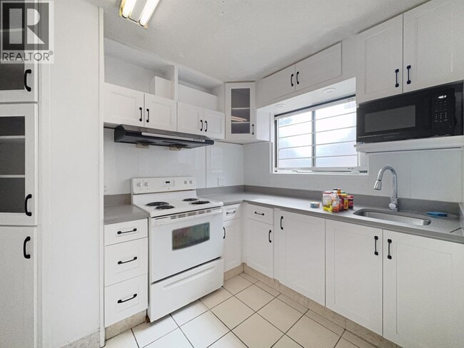 Photo - 3218 E 45th Ave