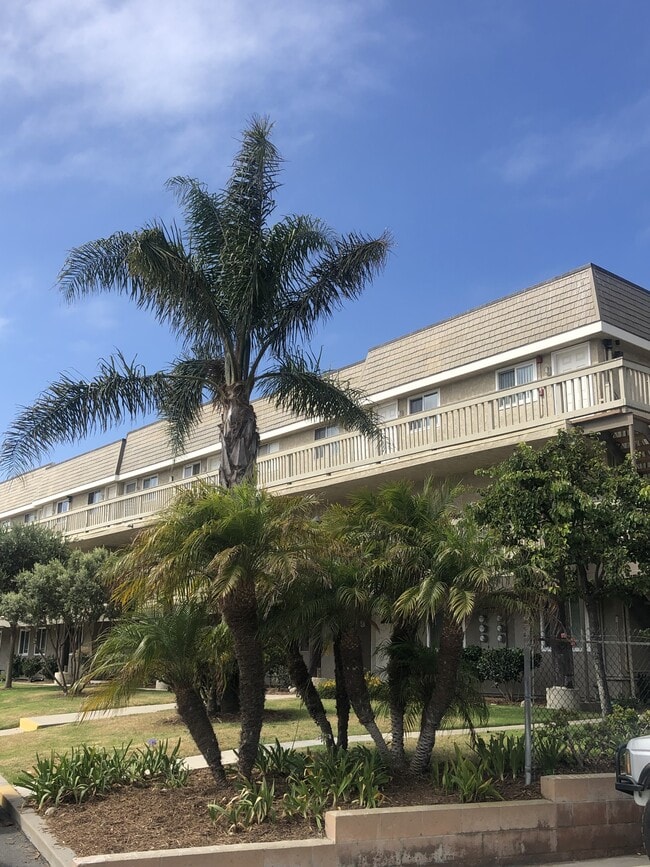 Photo - 309 E Surfside Dr