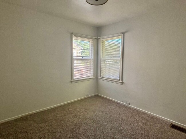 Photo - 3 bedroom 2 bath home centrally located!