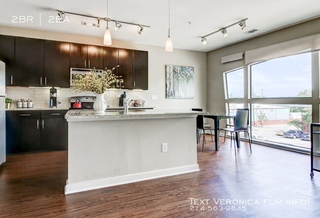 Photo - 305 S Lamar Blvd Unidad 77355-1362