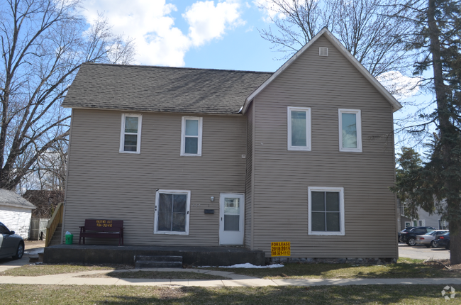 Building Photo - 625 S Oak St Unit A Rental