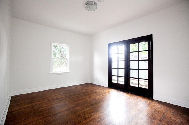 Photo - 1139 N Commonwealth Ave