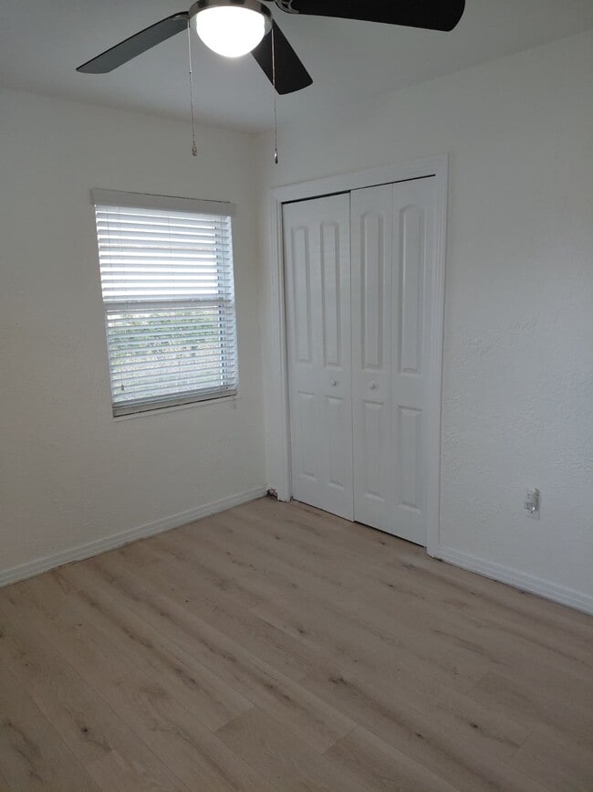 Photo - 1003 39th Ave W