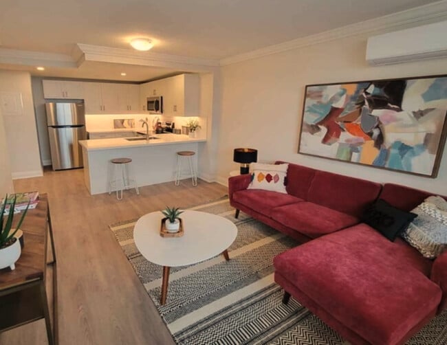 Building Photo - 387 E 42nd St