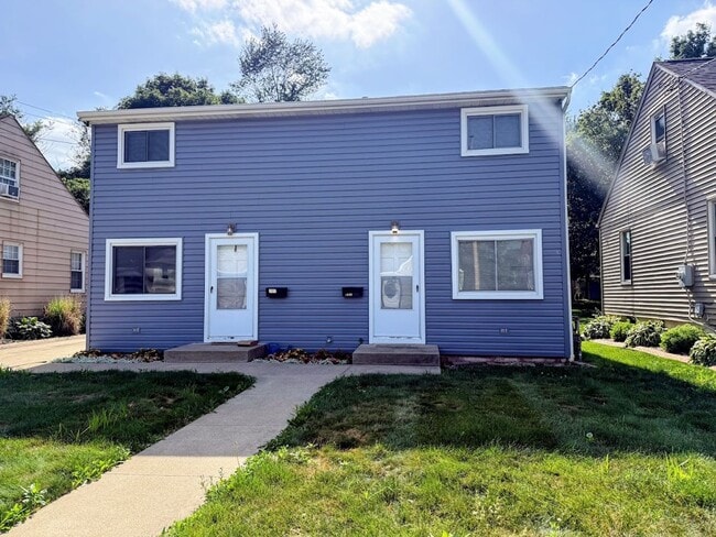 Building Photo - Two bedroom one bathroom duplex for rent