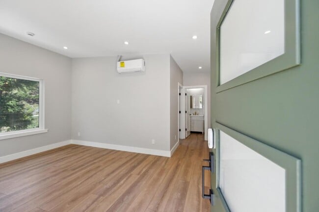 Photo - 196 Amapola Ave