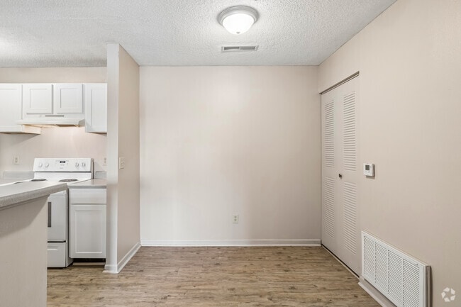 2BR, 2BA - 700SF - Dining Room