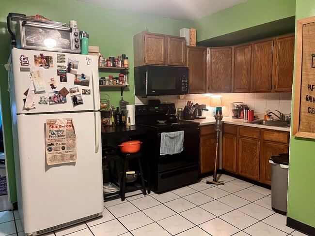 Photo - Sheridan Park / Uptown - 3 Bed / 1 Bath Unit 4405-3A