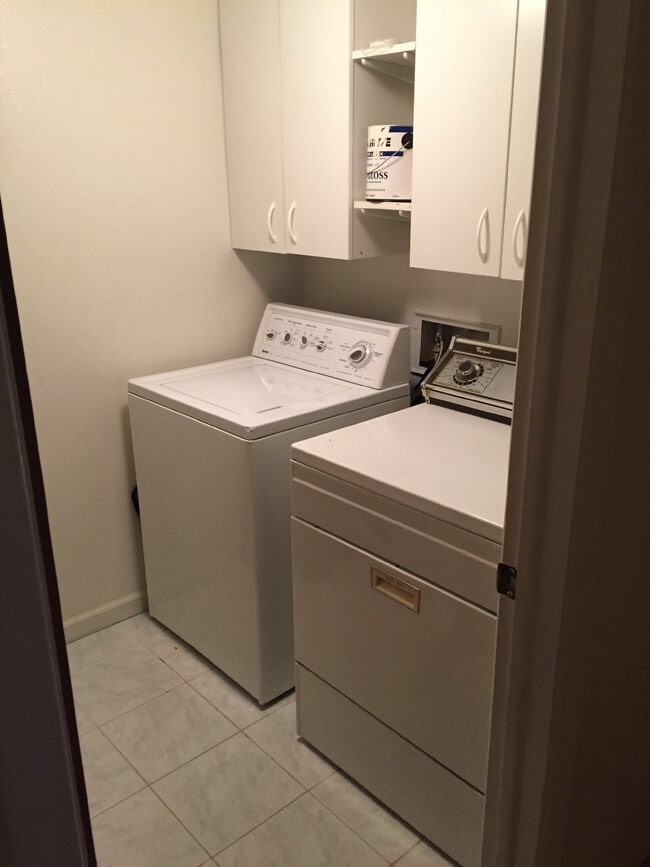 Photo - "Charming 1-Bedroom Condo with Cozy Fireplace in Aurora's Apple Tree East Community!" Unit Apple Tree East Comm