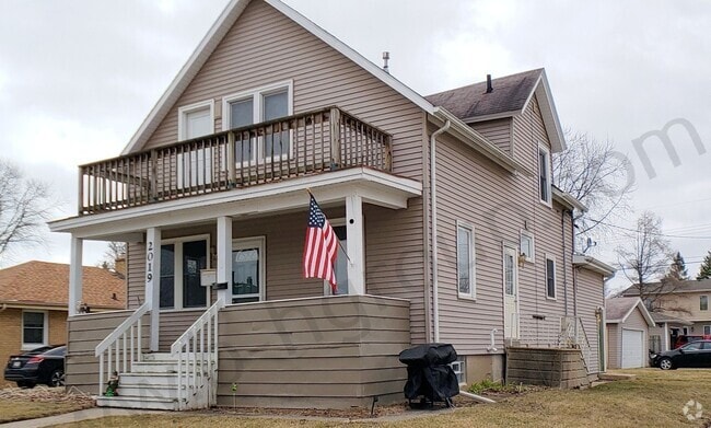 Building Photo - 2019 29th St Unit Upper Rental