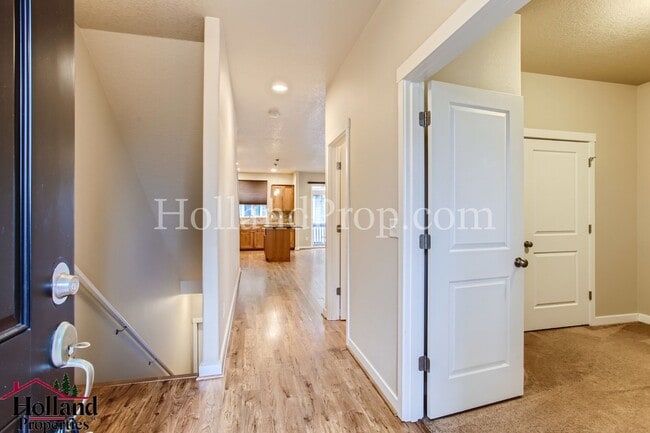 Photo - Beautiful Home With Balcony and Great Location!