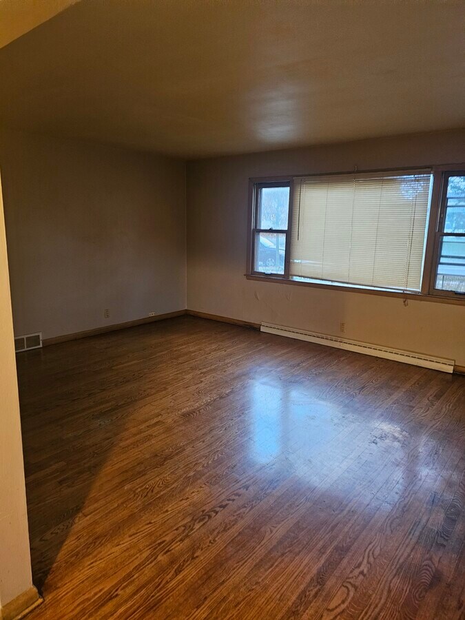 Photo - 5852 N 32nd St