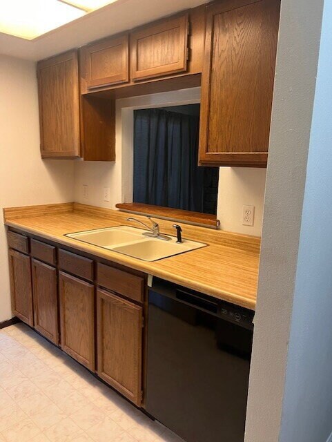 Photo - 1 Bedroom / 1 Bathroom Condo! Garage! Washer & Dryer Included! Move In Special!!! $500 off first ... Unit 104