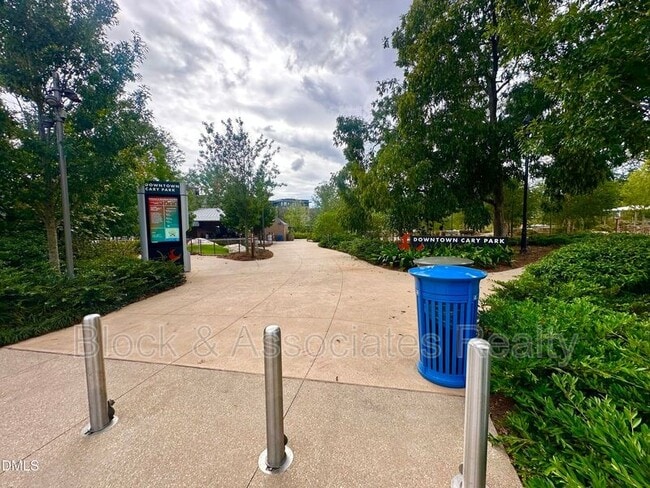 Photo - 216 S Walker St