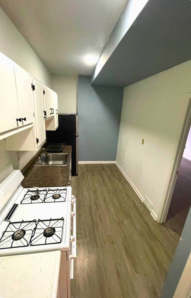 Photo - 1382 Center Ave