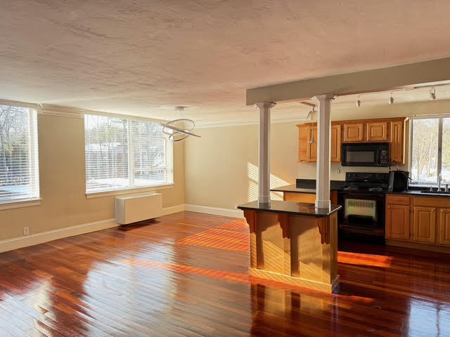 Photo - 2 Hammond Pond Pkwy Unidad 203