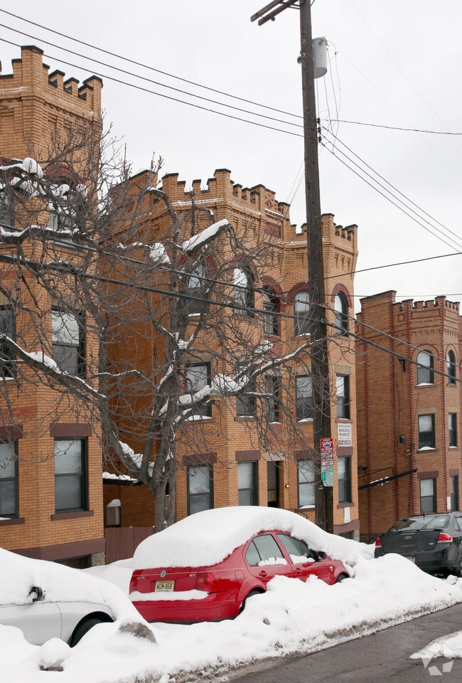 Photo - Oakland/Bates Apartments