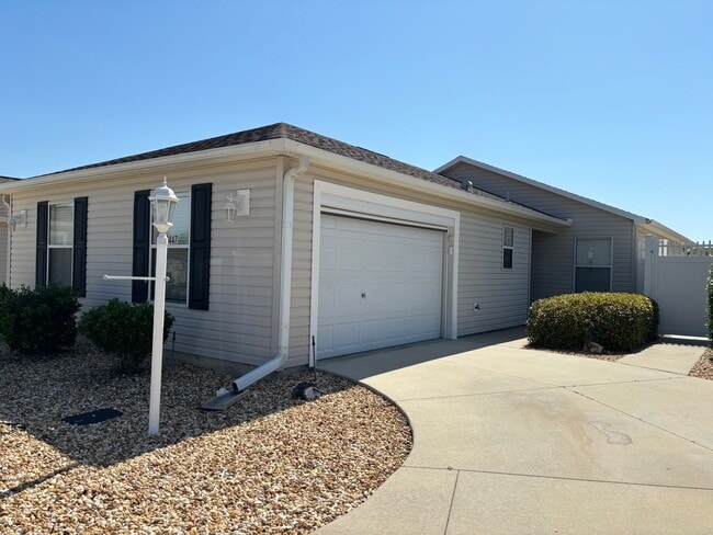 Building Photo - Village of Hemingway Rental