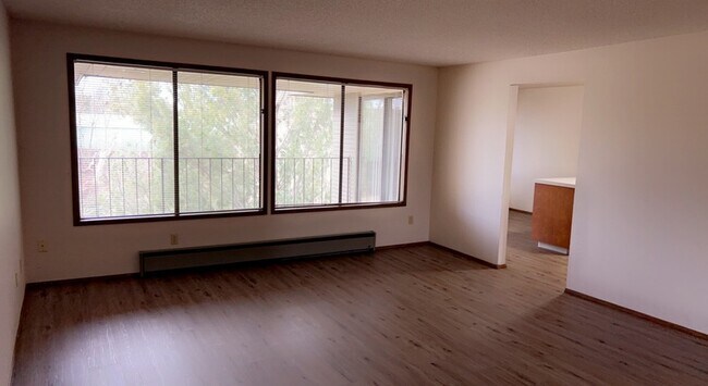 Photo - 404 La Villa Dr