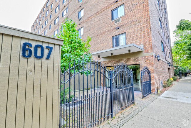 Building Photo - 607 W Wrightwood Ave Unit 607 Rental