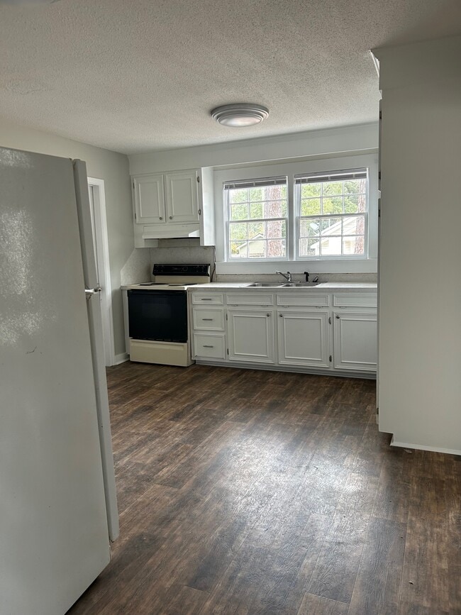 Photo - 2100 Woodward Dr