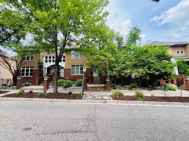 Building Photo - 222 Ridgewood Ave Rental