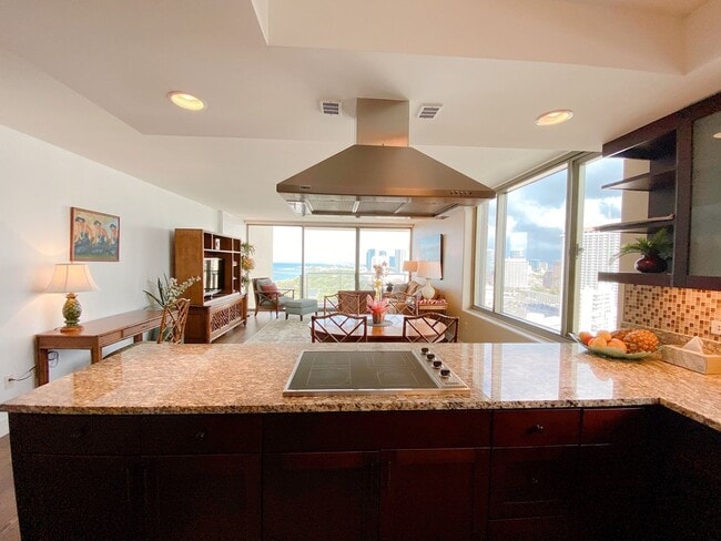 Building Photo - 1551 Ala Wai Blvd