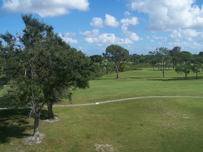 Building Photo - 2080 Greenview Shores Blvd Unit 420 Rental