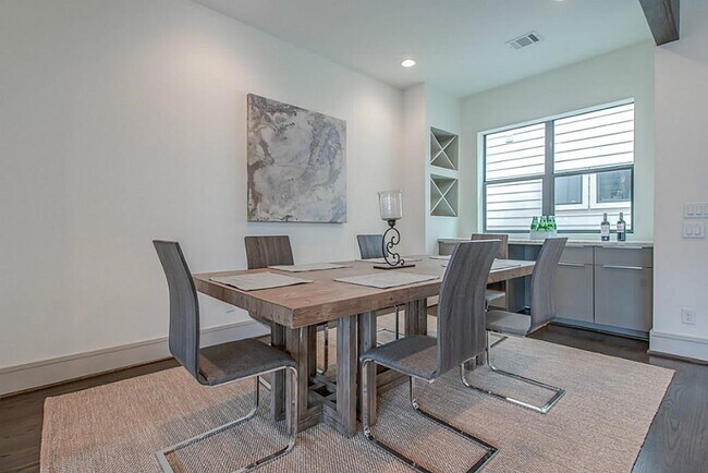 Photo - 2516 Pease St